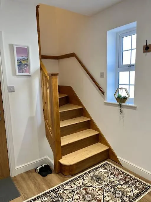 Luxury Detached House Sheffield City Centre Sleeps 4 0*,  United Kingdom