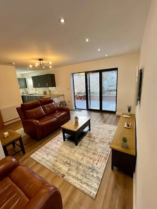 Luxury Detached House Sheffield City Centre Sleeps 4