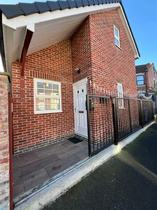 Luxury Detached House Sheffield City Centre Sleeps 4 0*,